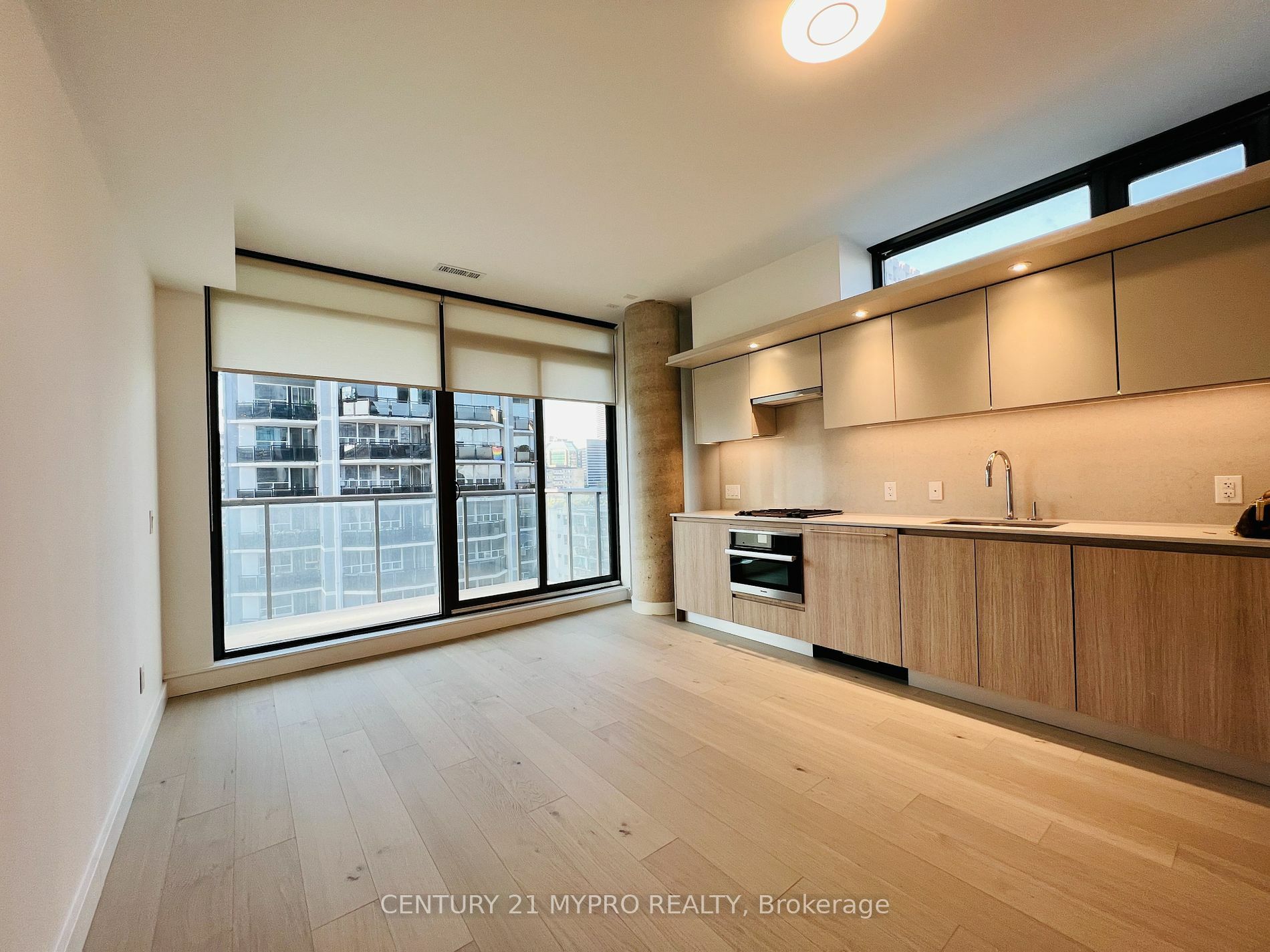 Property Photo:  81 Wellesley St E 907  ON M4Y 1C5 