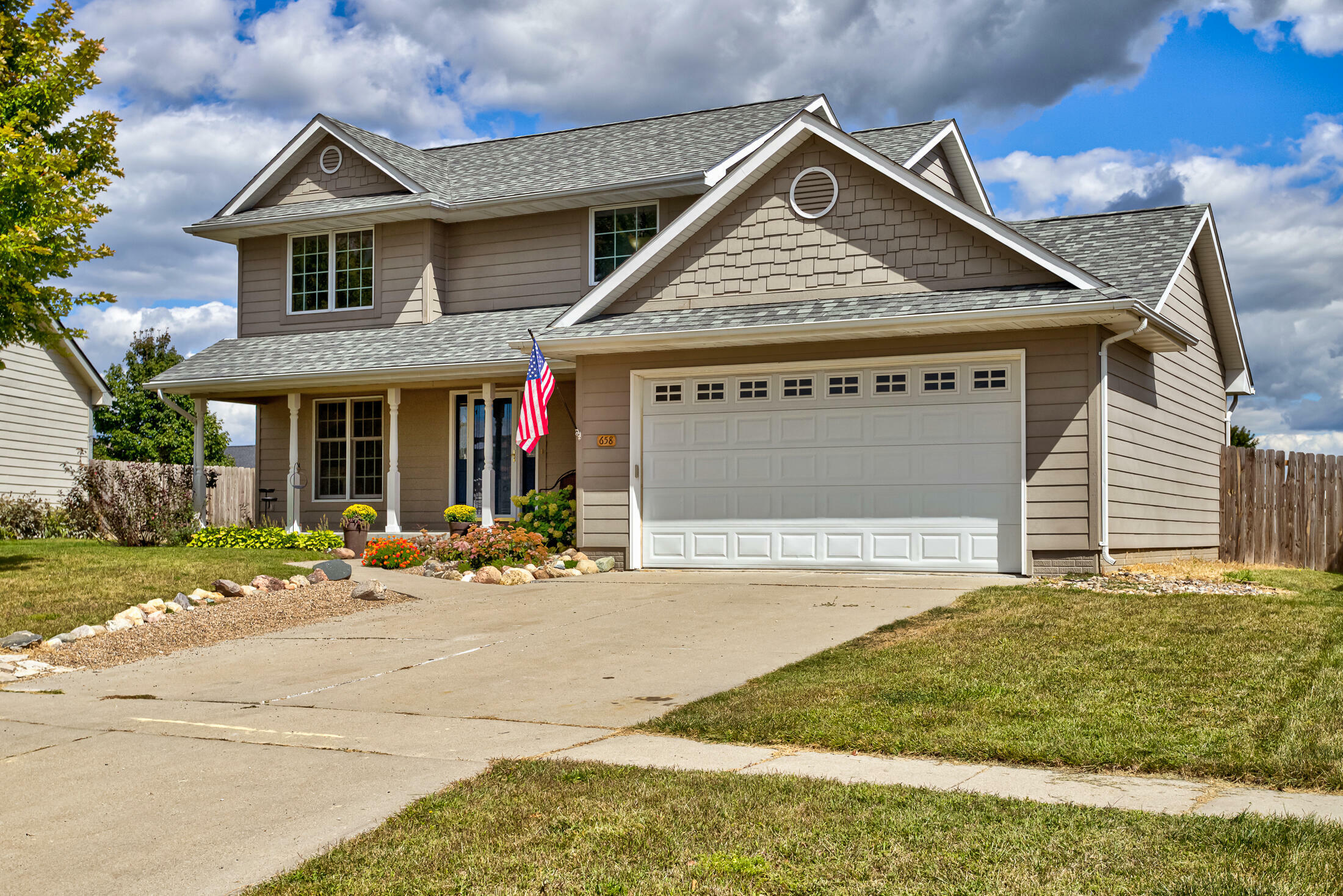 Property Photo:  658 Meadow Circle  IA 50124 