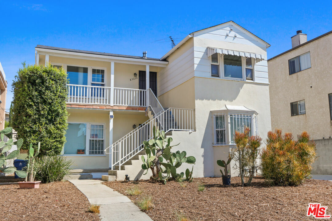 Property Photo:  8521   Saturn St  CA 90035 