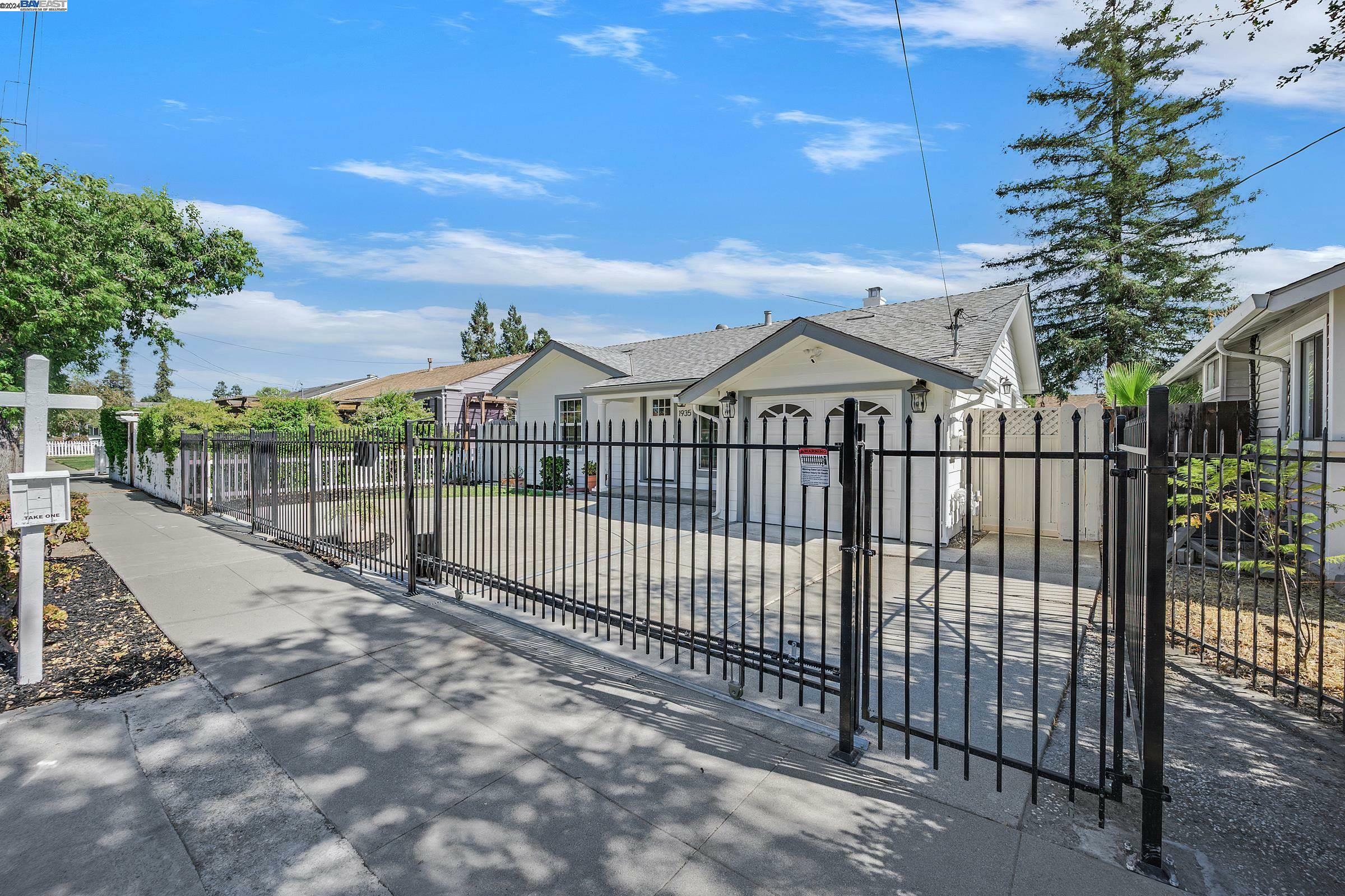 Property Photo:  1935 Pine St  CA 94551 