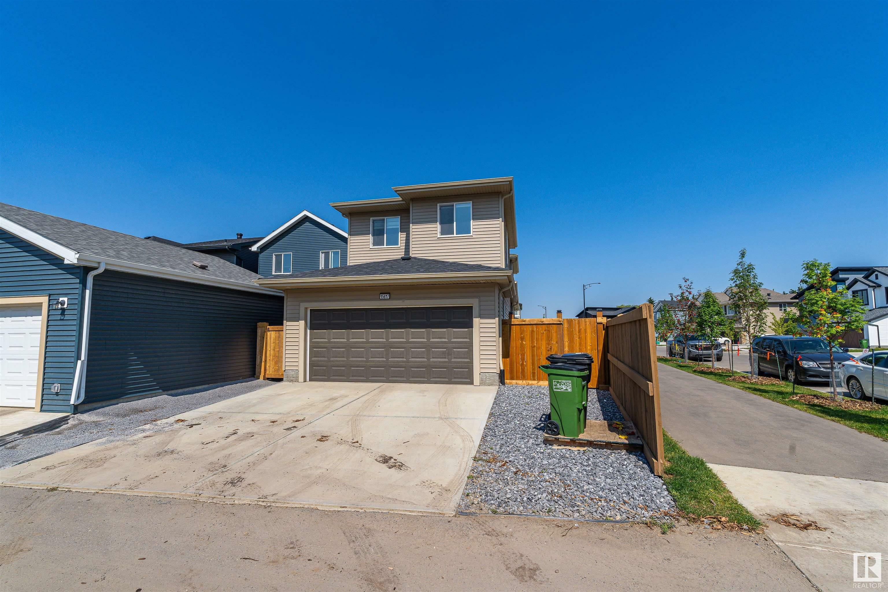 Property Photo:  15617 18 Avenue SW  AB T6W 5C2 