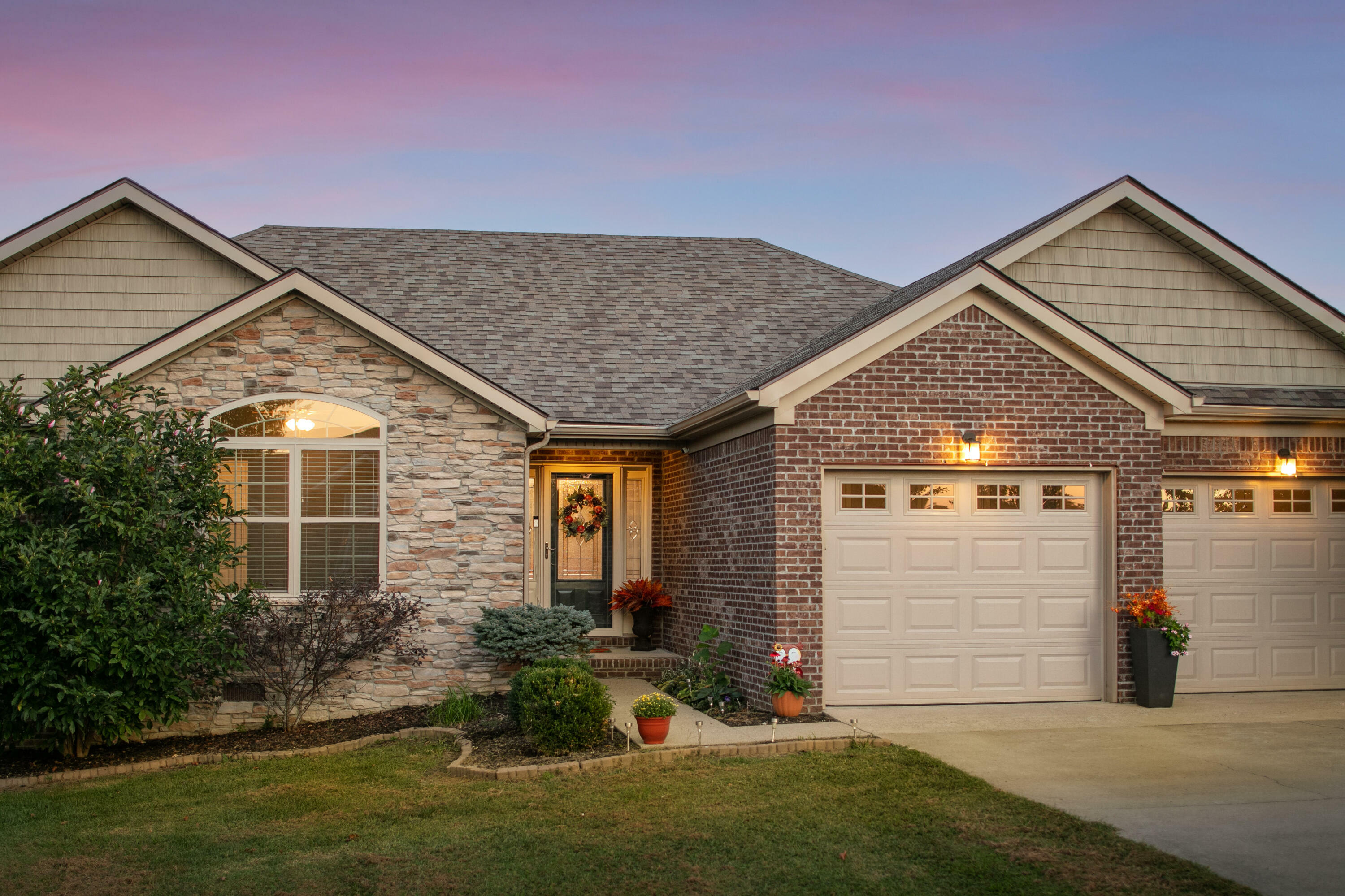 Property Photo:  320 Windy Oaks Circle  KY 40475 