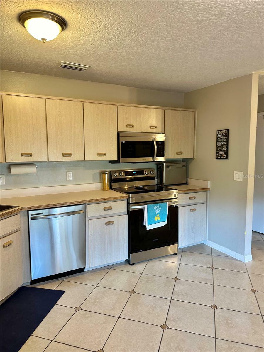 Property Photo:  15910 Summit Court  FL 34711 