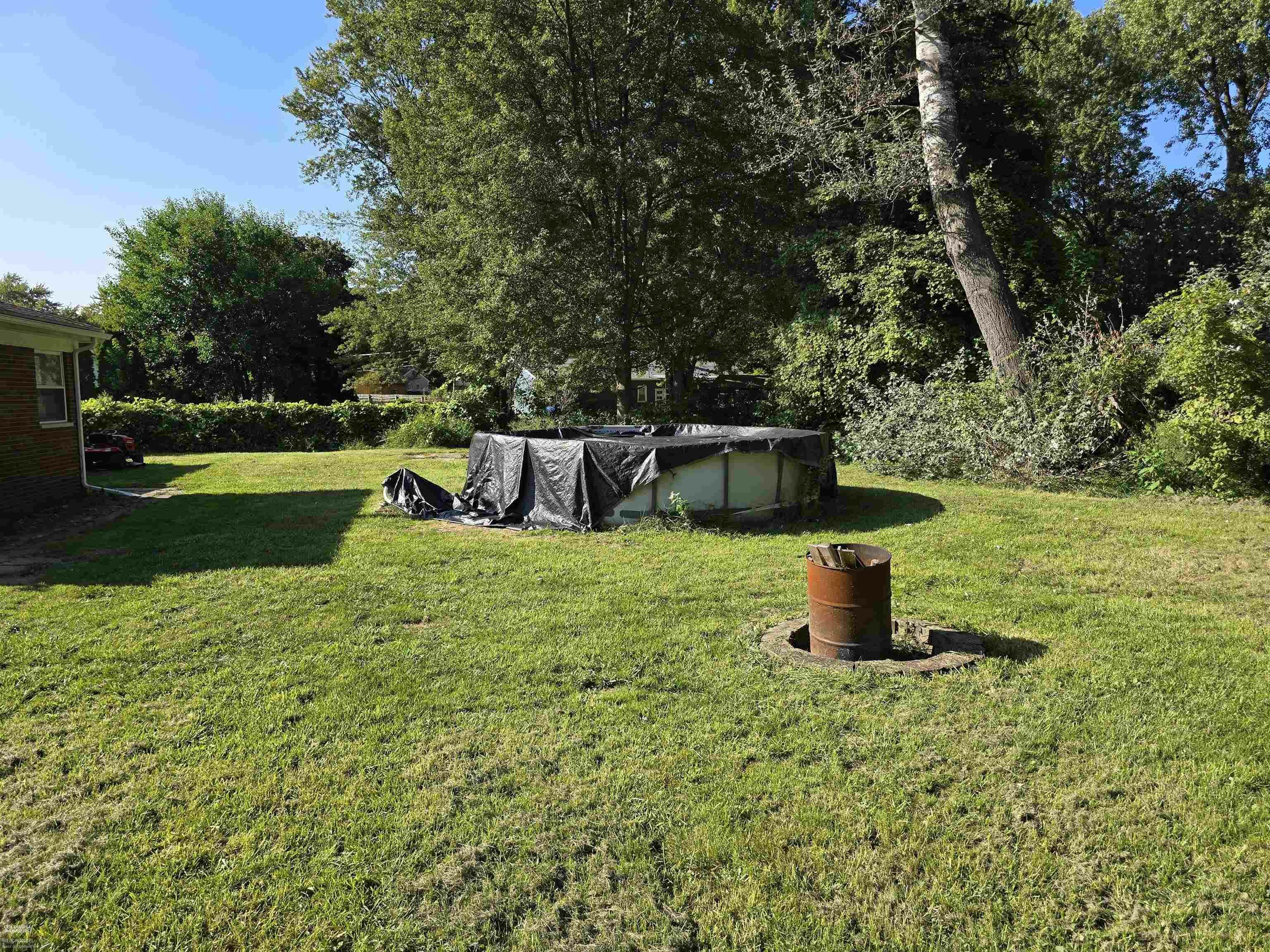 Property Photo:  23221 Dale Allen  MI 48035 