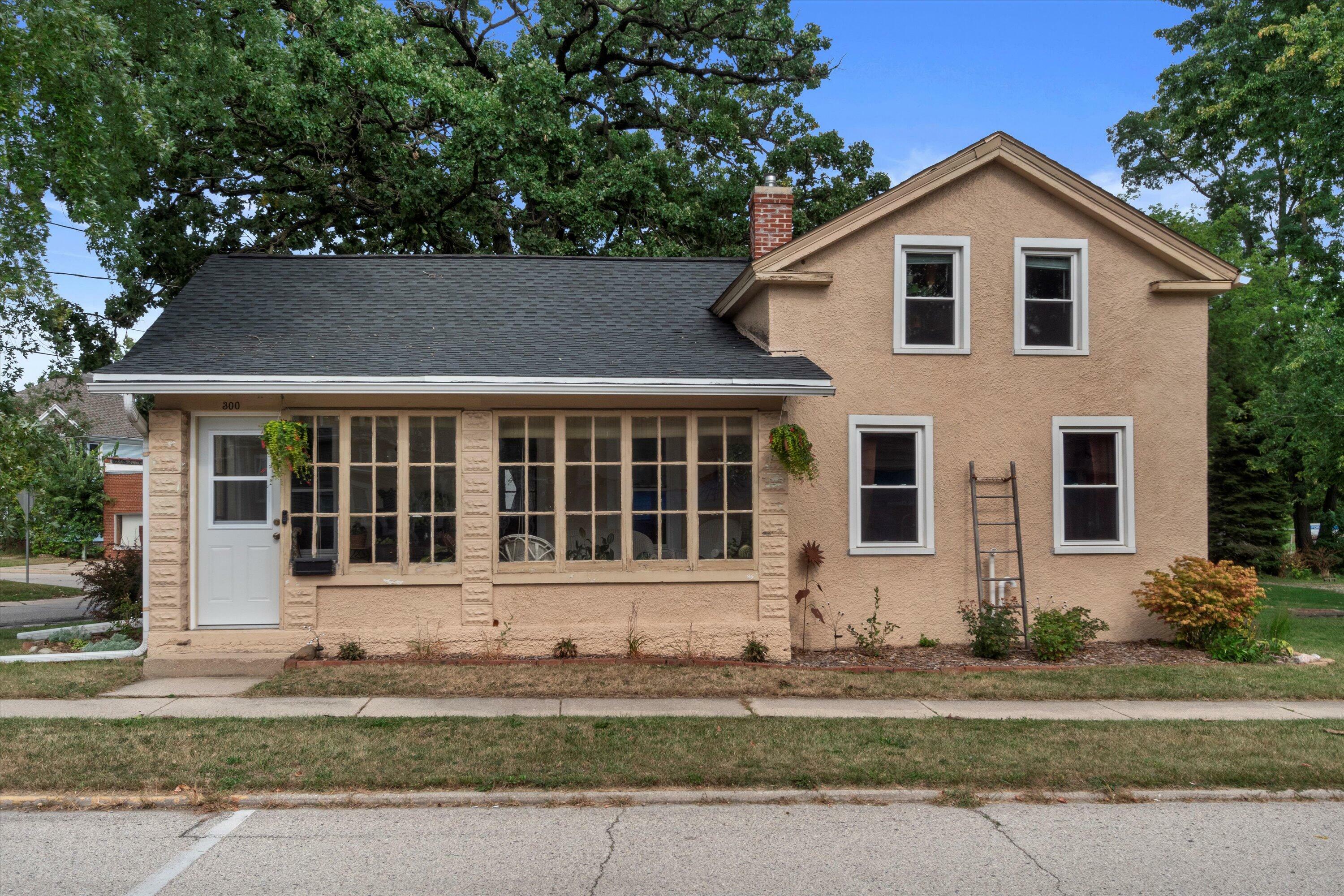 Property Photo:  300 S Rochester St  WI 53149 