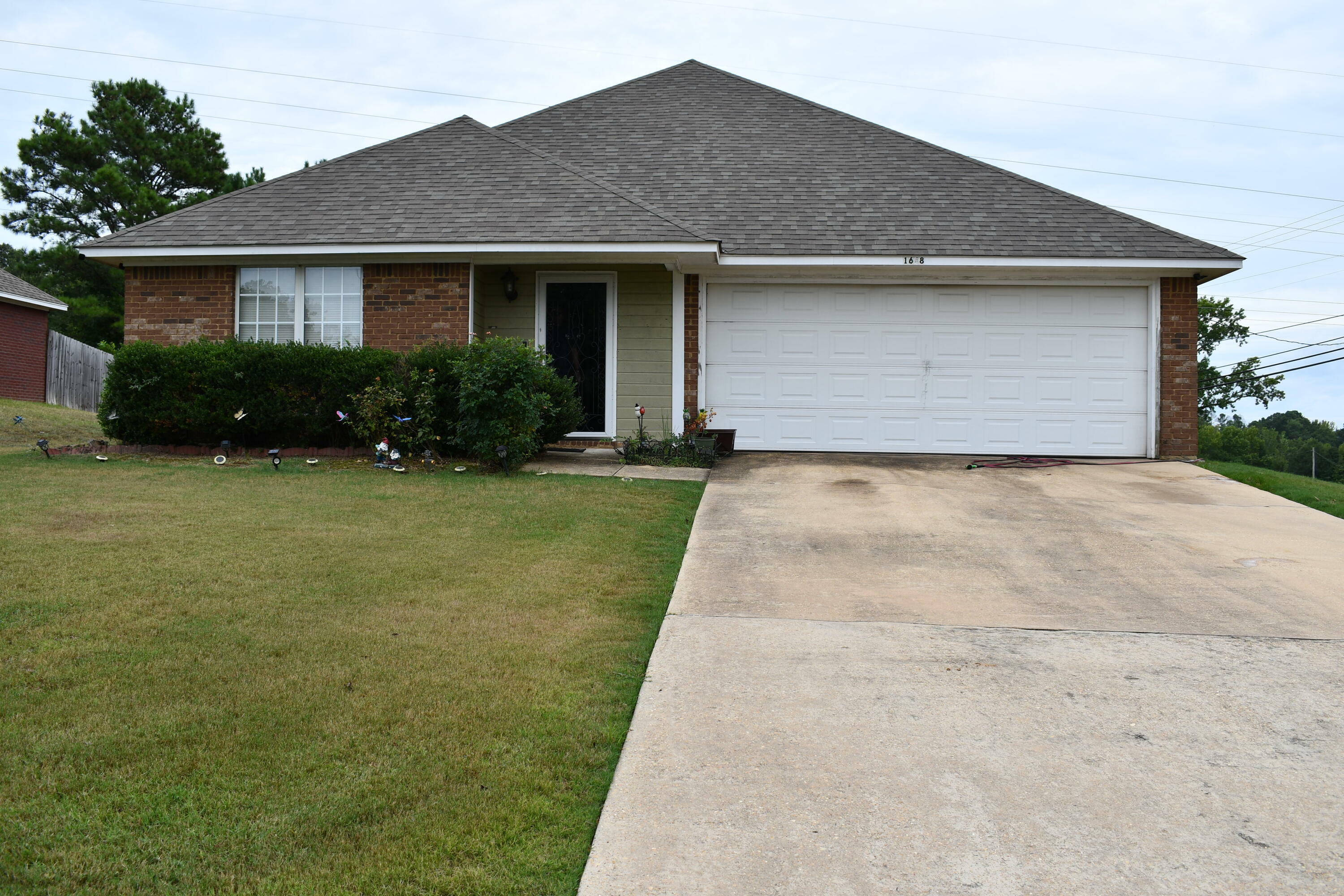 Property Photo:  1648 Ranch Road  MS 38804 