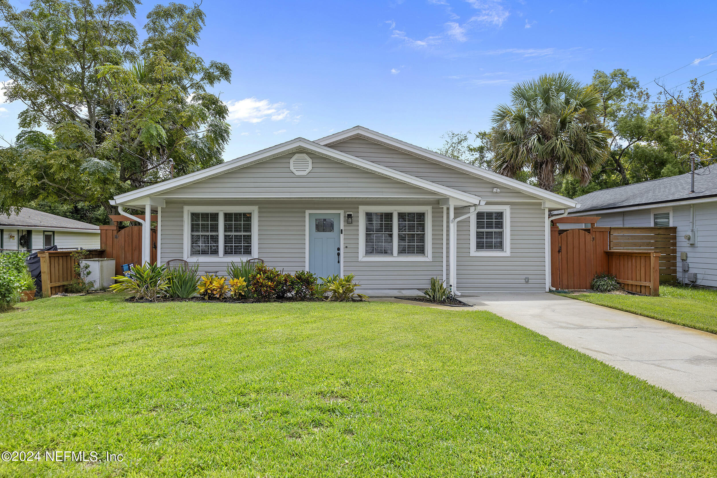 Property Photo:  820 15th Avenue S  FL 32250 