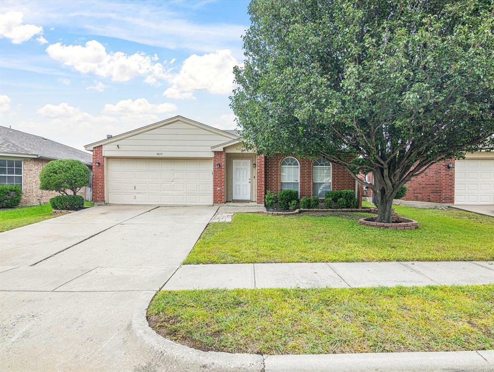 Property Photo:  1825 Lost Crossing Trail  TX 76002 