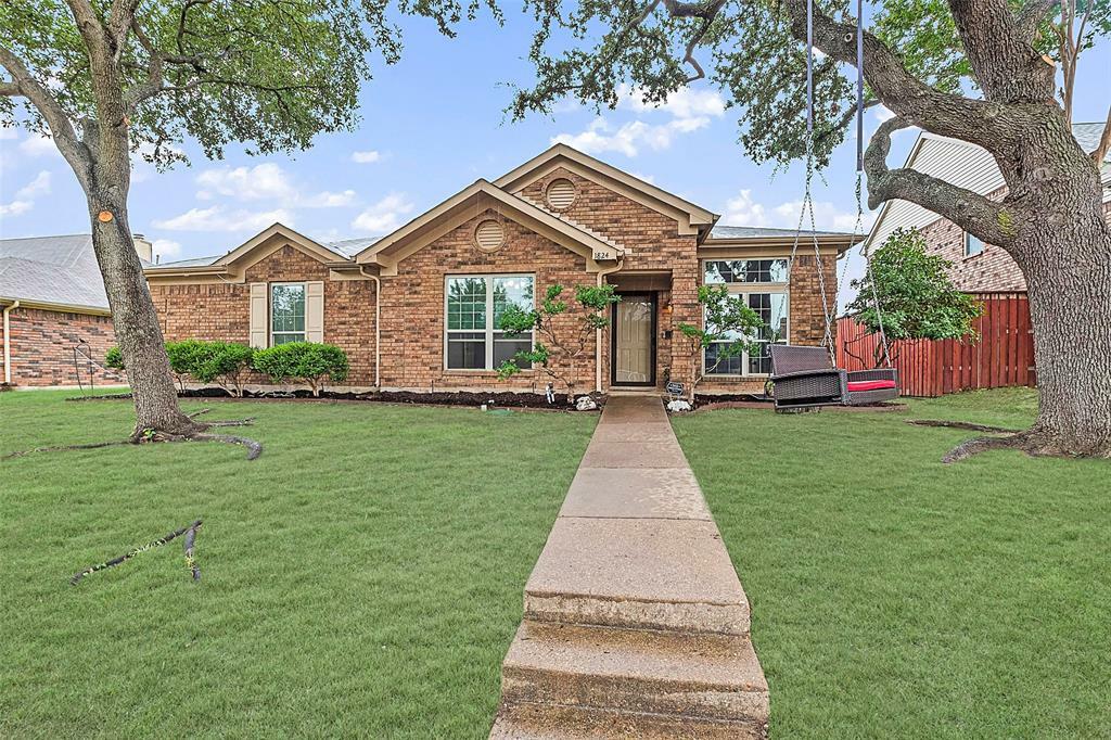 Property Photo:  1824 Sandcastle Trail  TX 75149 