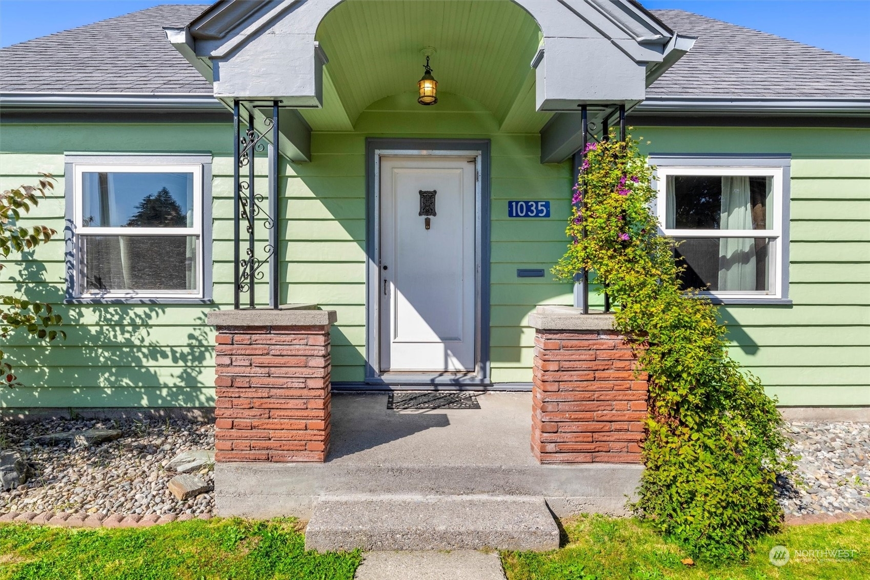 Property Photo:  1035 E Fairhaven Avenue  WA 98233 