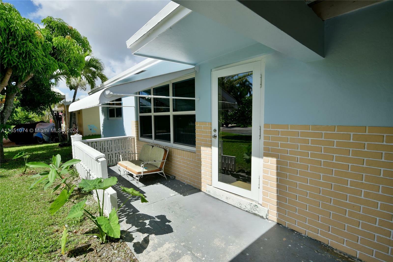 Property Photo:  4671 SW 35th Ave  FL 33312 