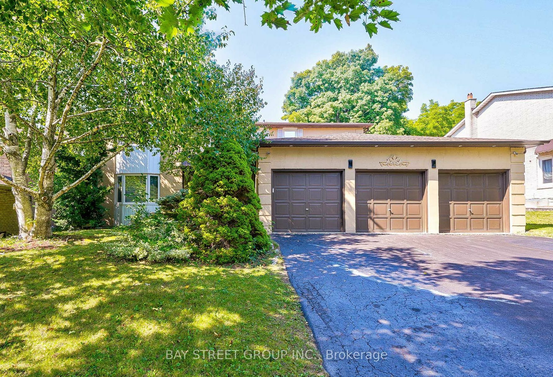 150 Cambridge Cres  Richmond Hill ON L4C 6G4 photo