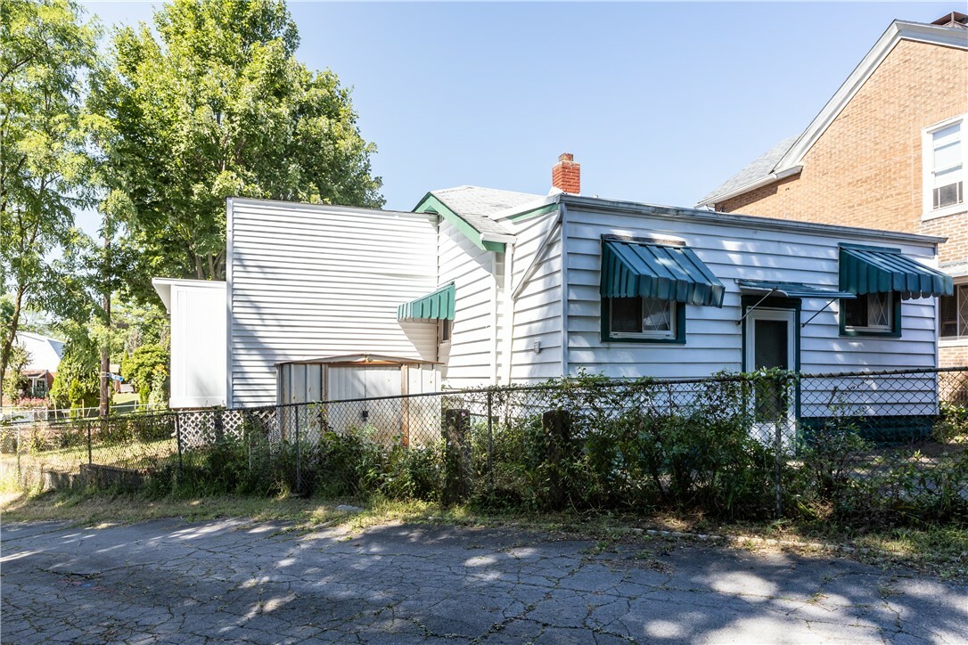 Property Photo:  216 Cust St  PA 15207 