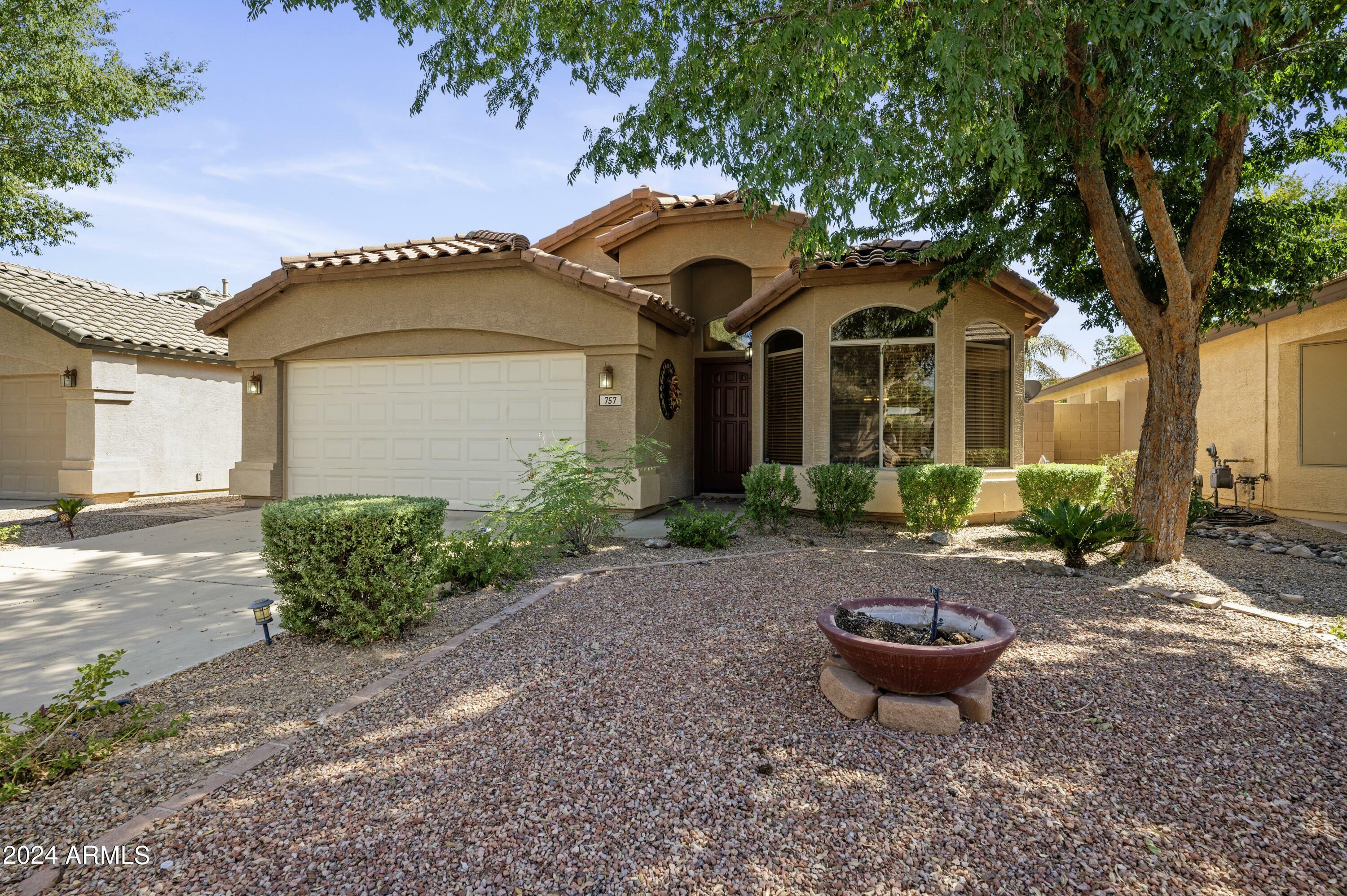 Property Photo:  757 E Lovegrass Drive  AZ 85143 