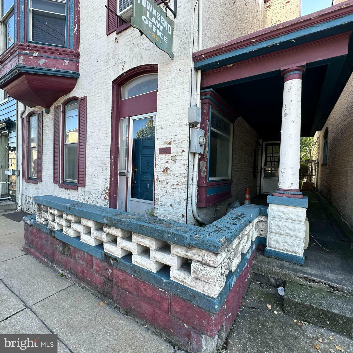 Property Photo:  32 W Queen Street  PA 17201 