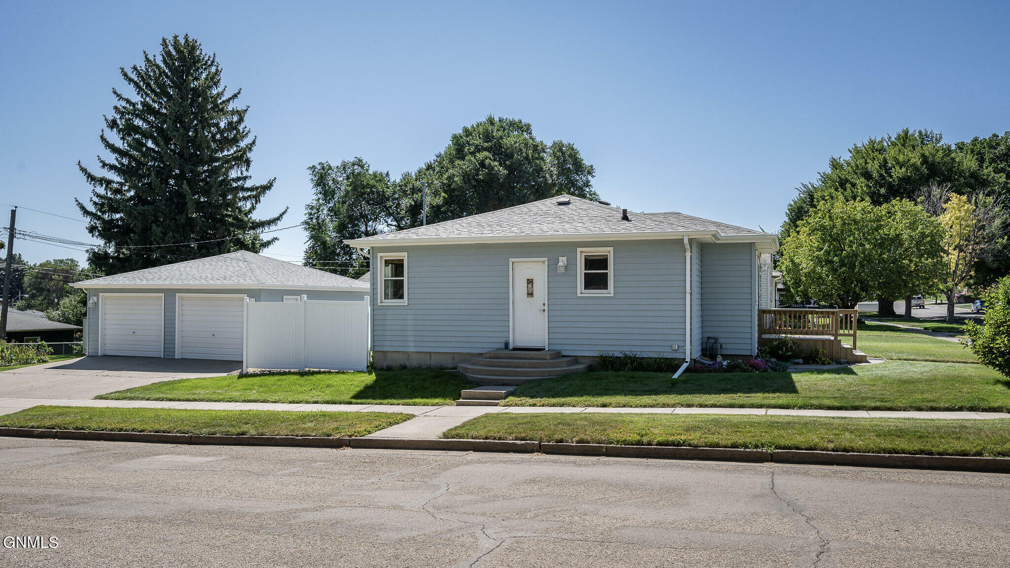 Property Photo:  1331 15th Street N  ND 58501 