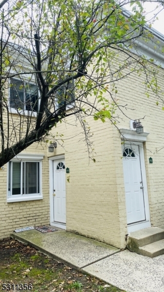 Property Photo:  21 Lake Ave 4A  NJ 08816 