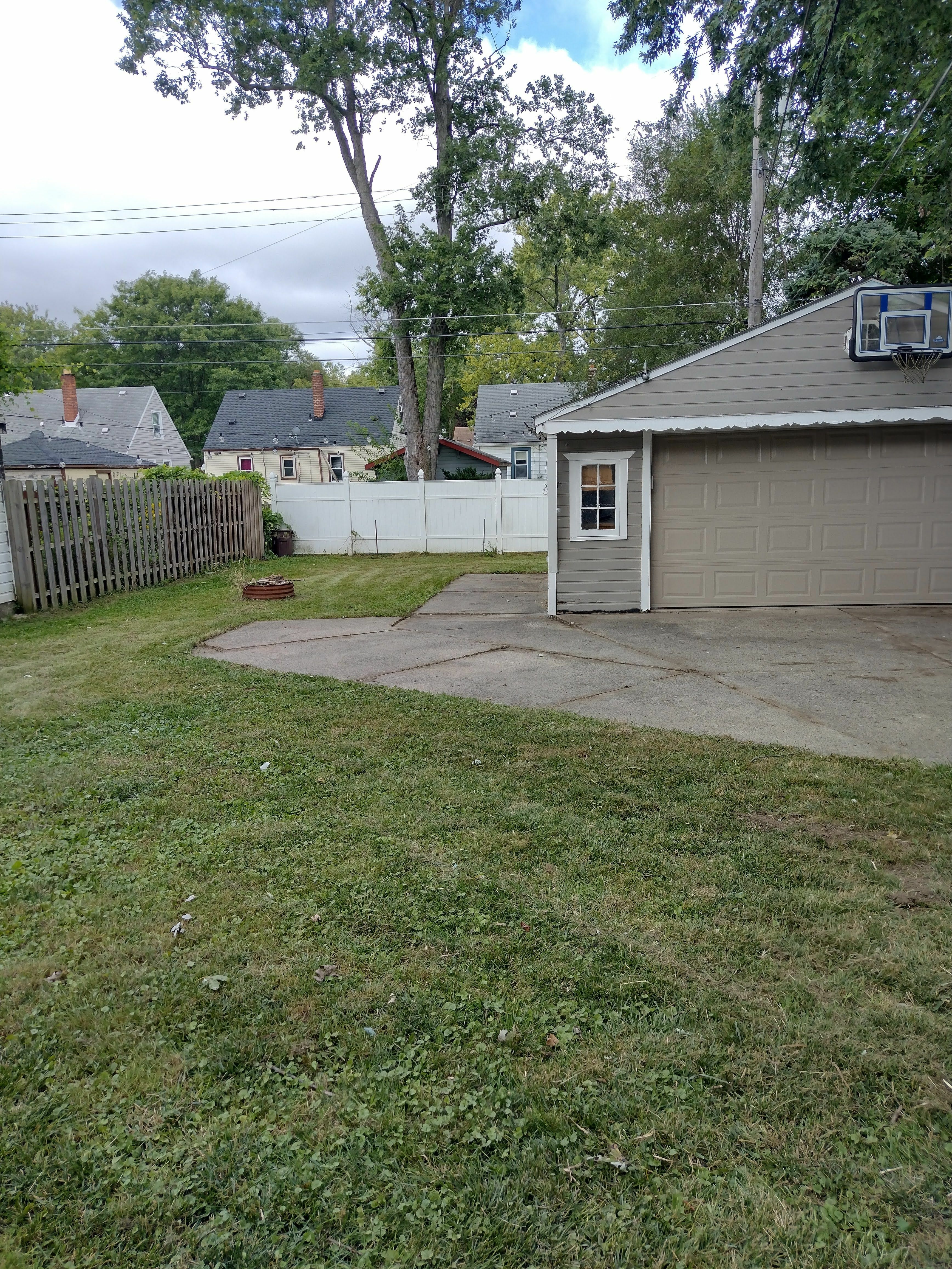 Property Photo:  18657 Sumner  MI 48240 1761 