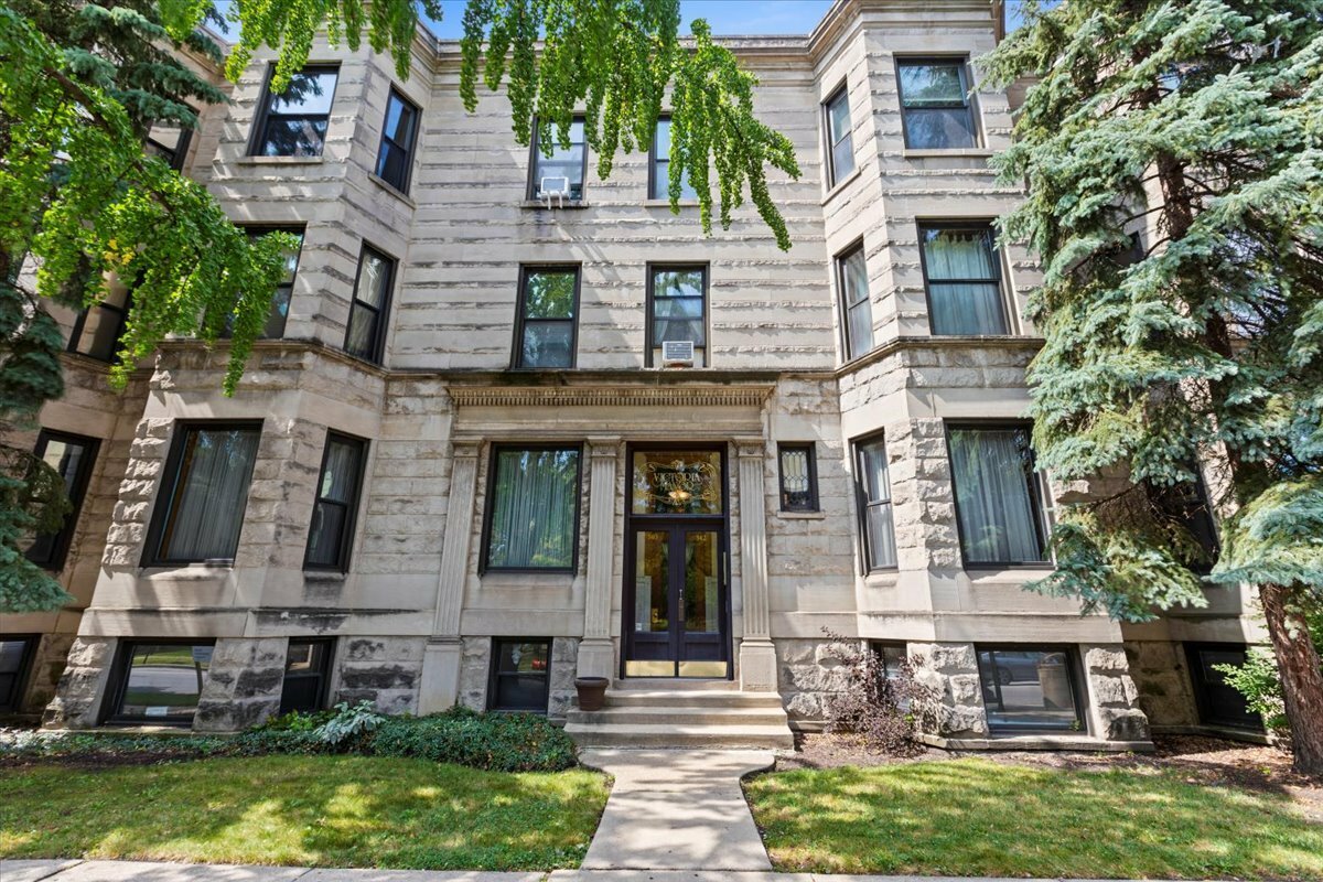 Property Photo:  342 N Austin Boulevard 3  IL 60302 