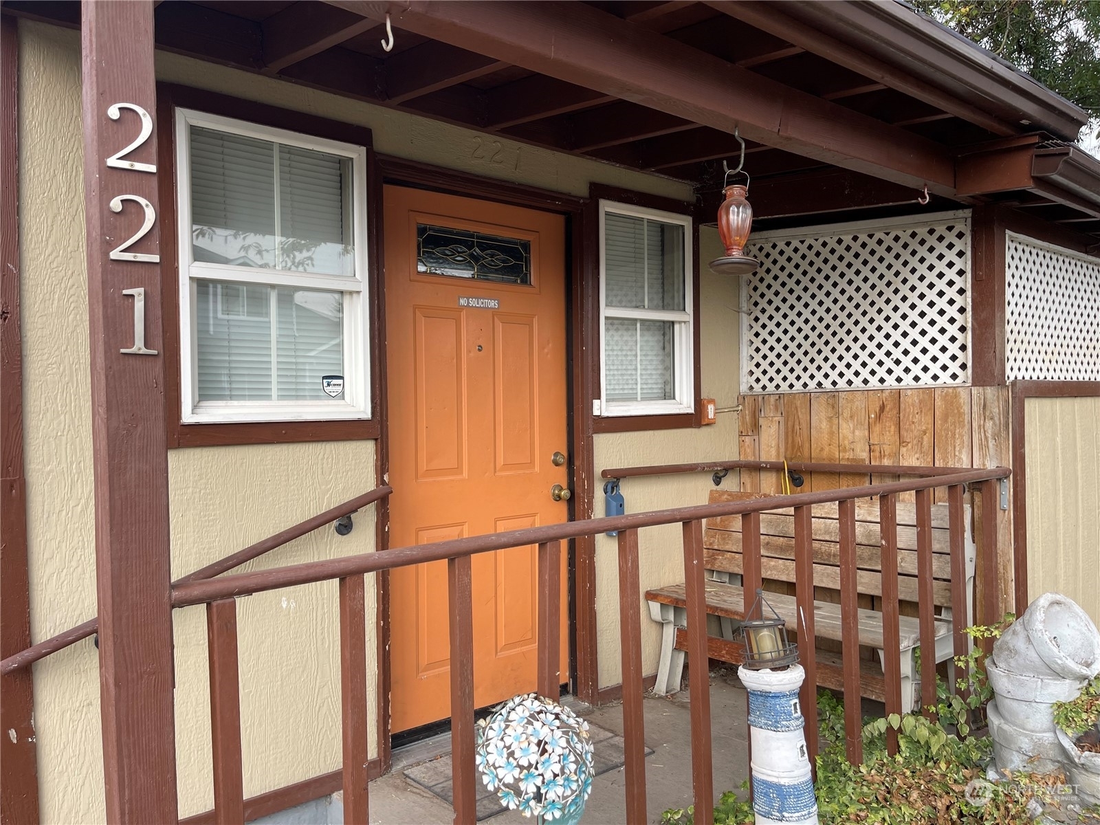 Property Photo:  221 2nd Avenue N  WA 98001 