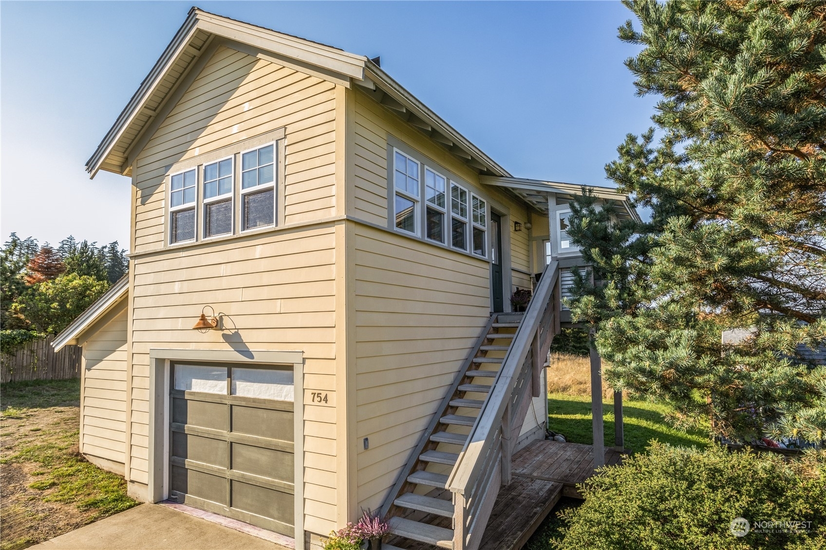 Property Photo:  754 Landis Lane  WA 98368 