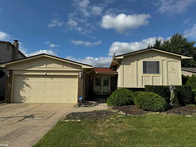 4423 Bloomfield Drive  Sterling Heights MI 48310 photo