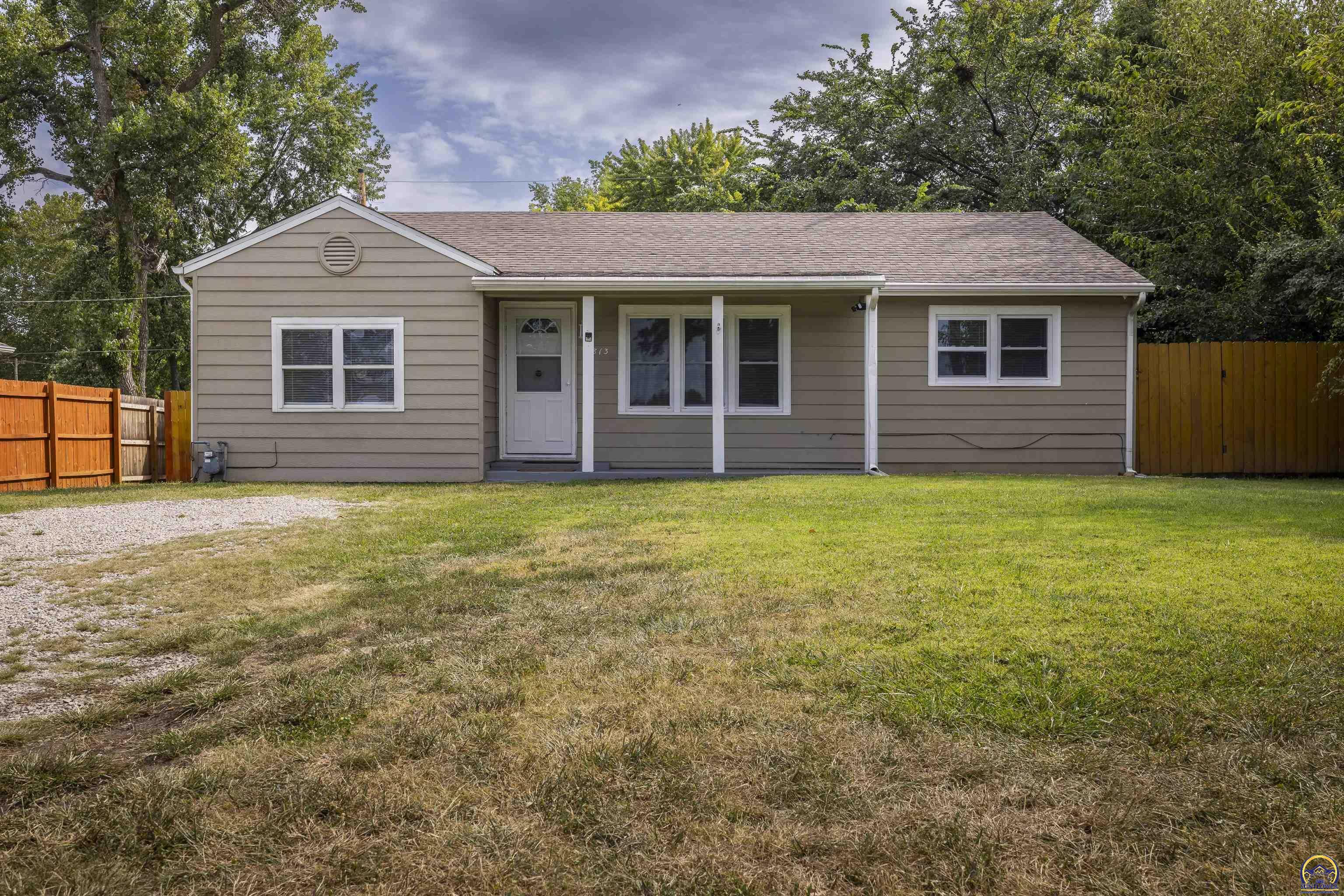 Property Photo:  4813 SW 17th St  KS 66604 