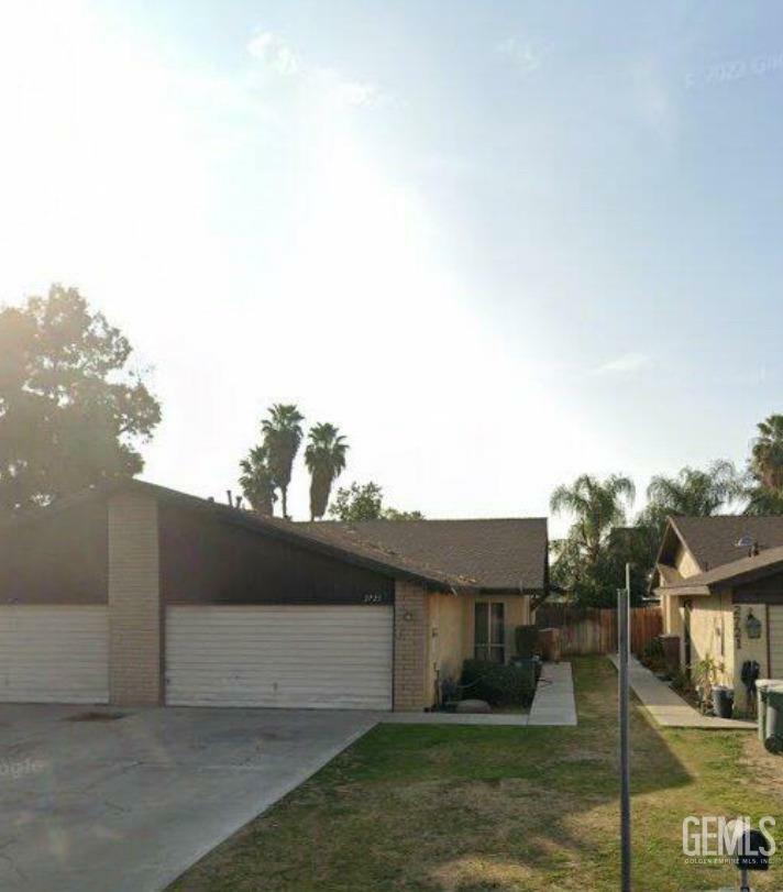 2725 Agate Street  Bakersfield CA 93304 photo