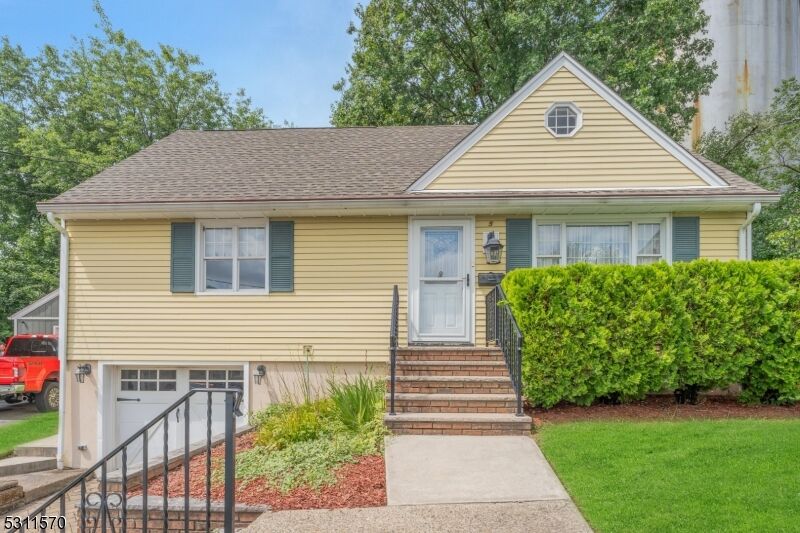 Property Photo: 5 Reservoir Ct NJ 07057