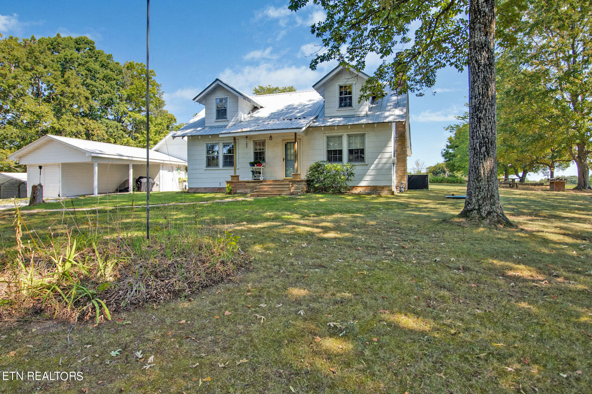 Property Photo:  2381 E First St  TN 38555 