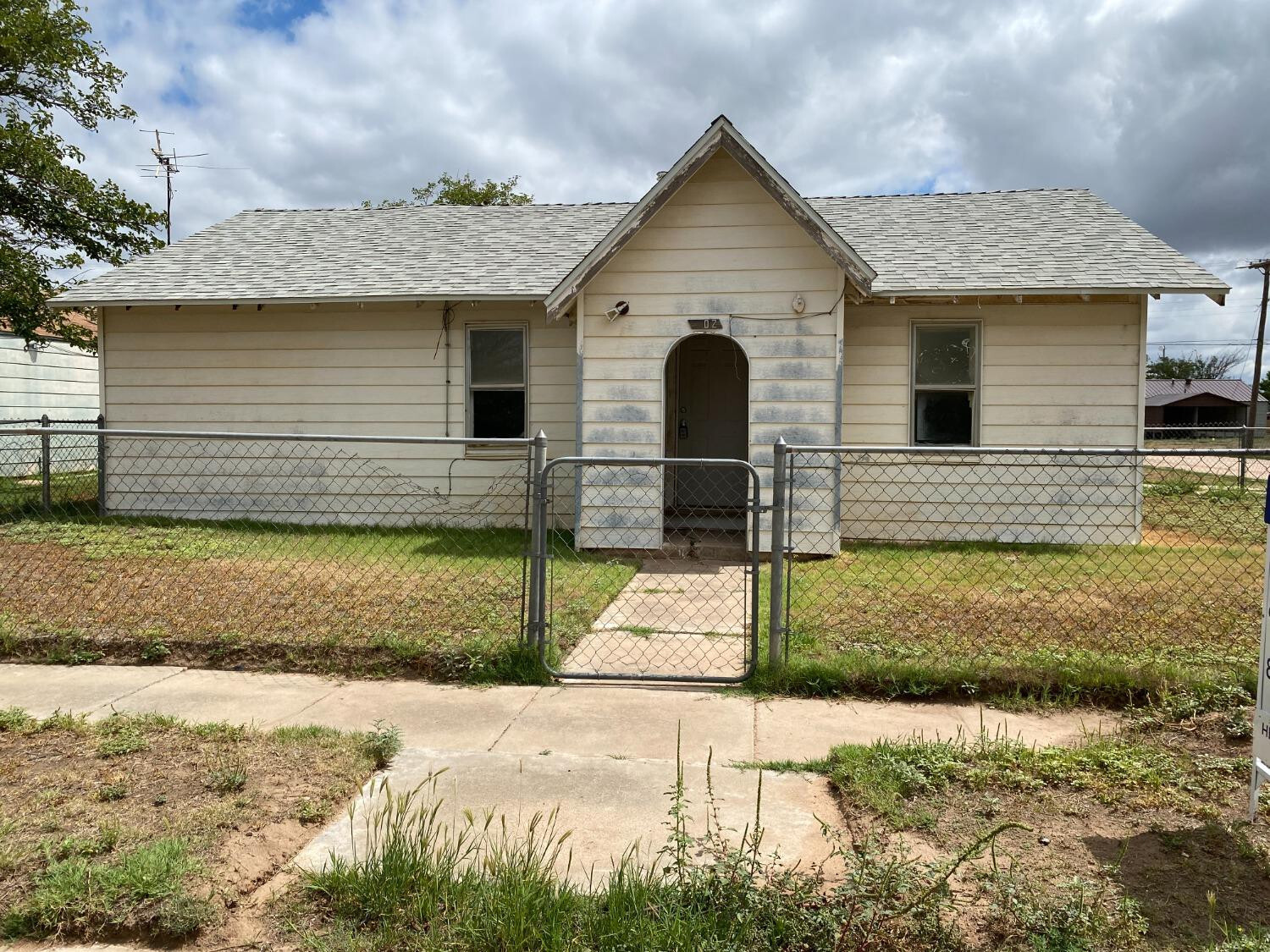 Property Photo: 1102 Ave G TX 79357