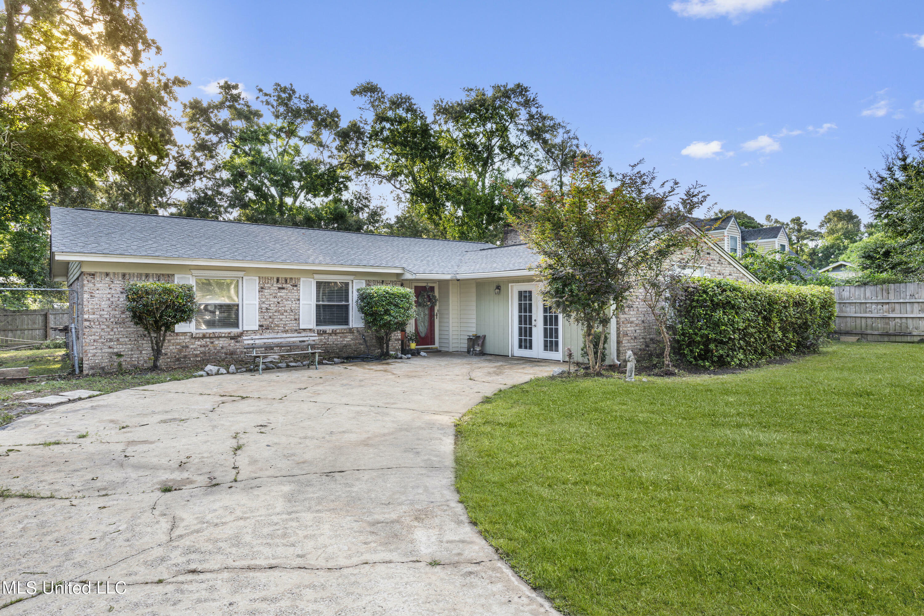 Property Photo:  306 Jamaica Drive  MS 39564 