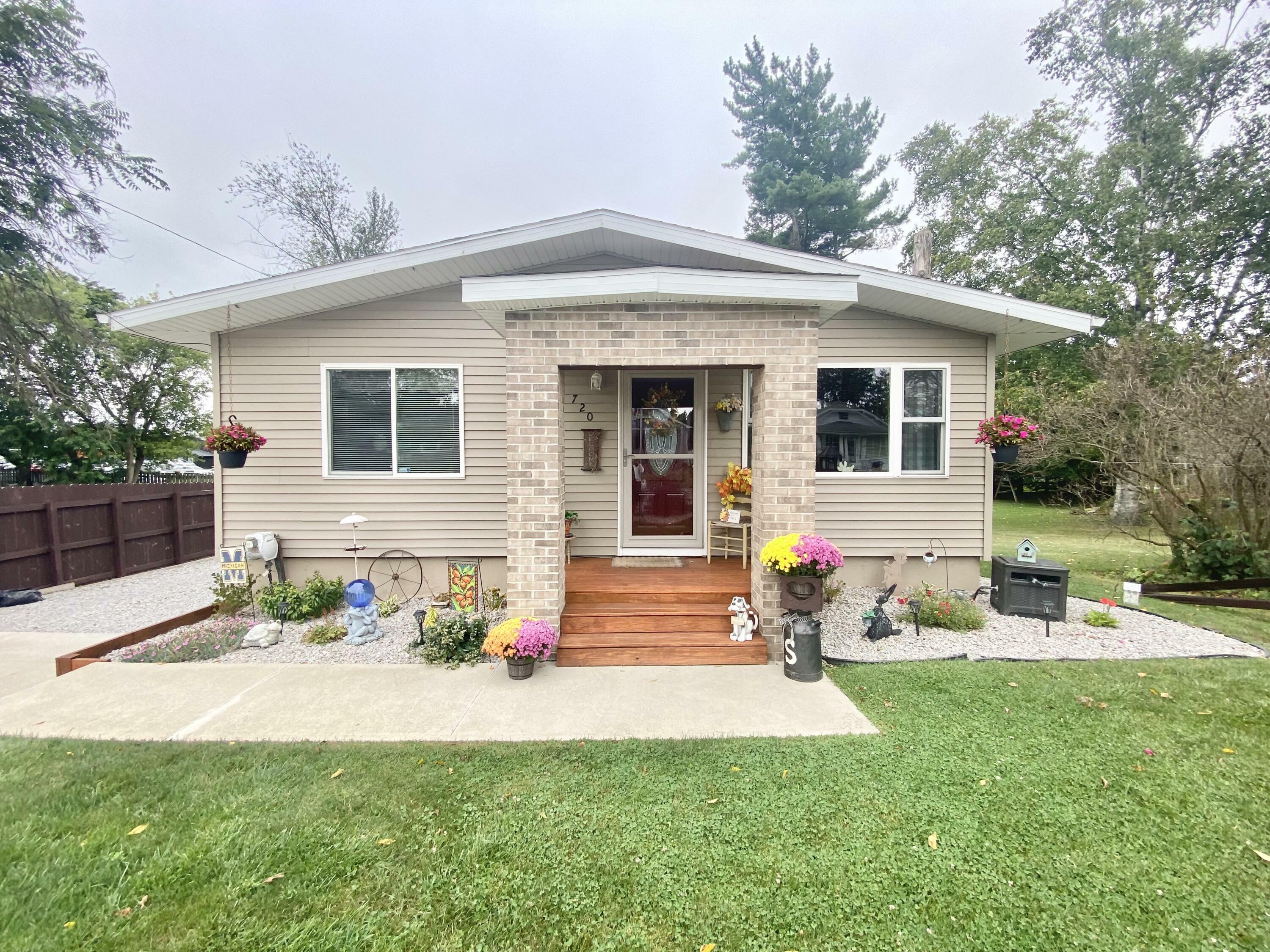 Property Photo:  720 Bellevue Avenue  MI 49202 