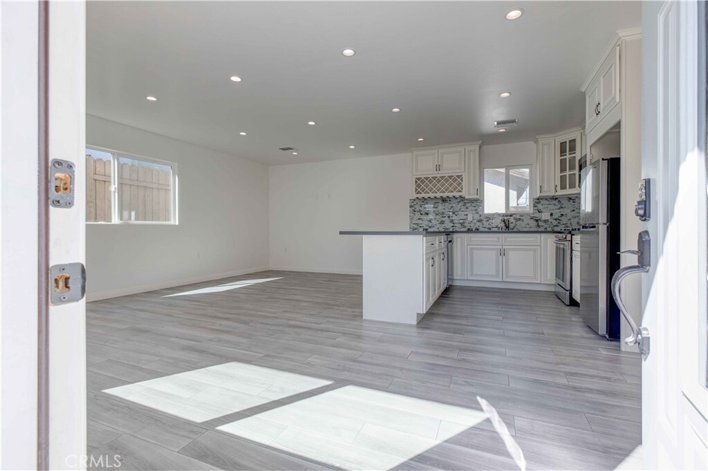 Property Photo: 8812 Laurel Canyon Boulevard CA 91352