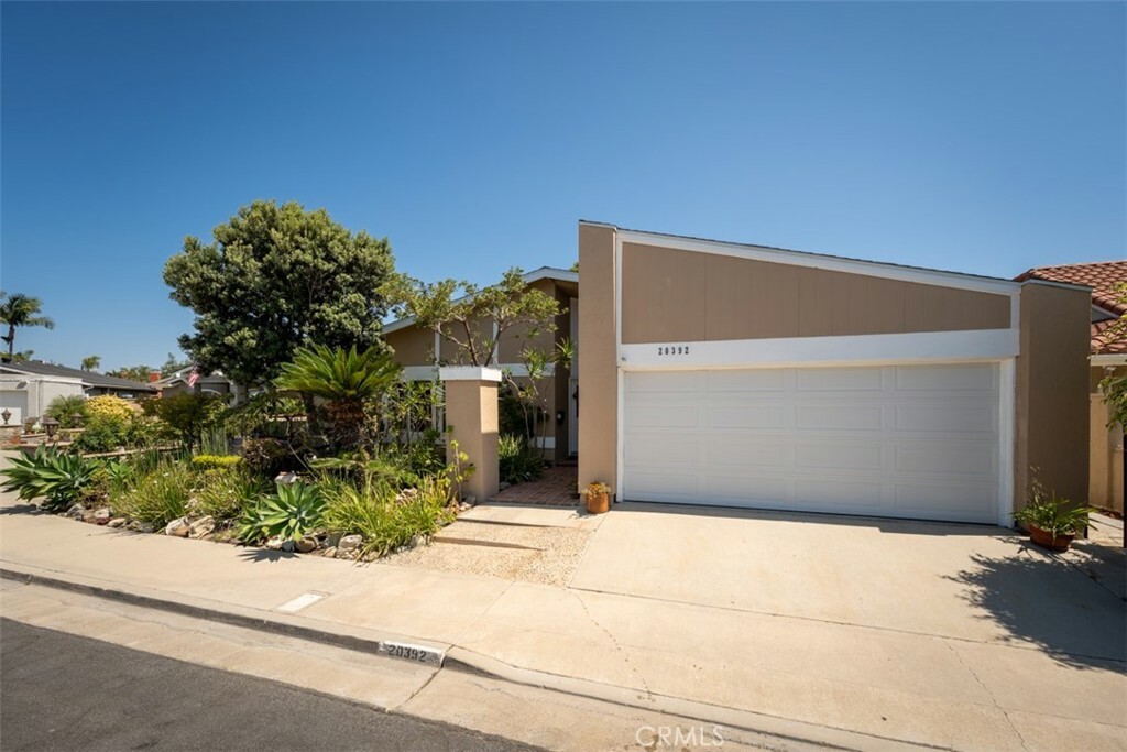 Property Photo:  20392 Mooncrest Circle  CA 92646 