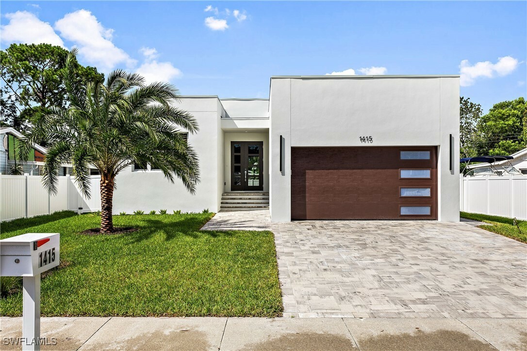 Property Photo:  1415 13th Avenue N  FL 34102 