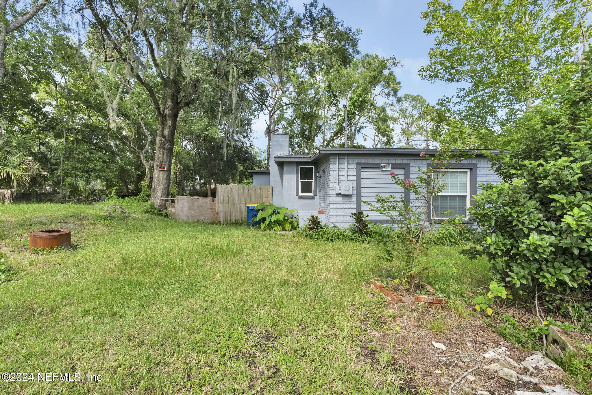 Property Photo:  8219 Siskin Avenue  FL 32219 