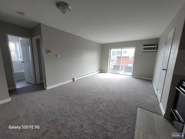 Property Photo:  125 Lawrence Street 4B  NJ 07601 