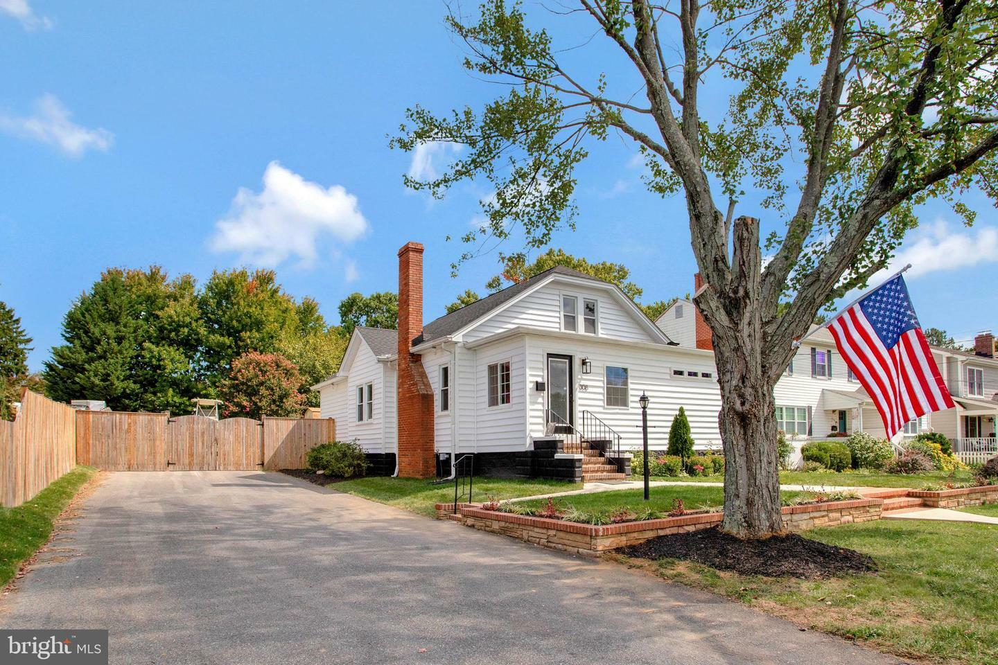 Property Photo:  308 Locust Avenue  MD 21401 