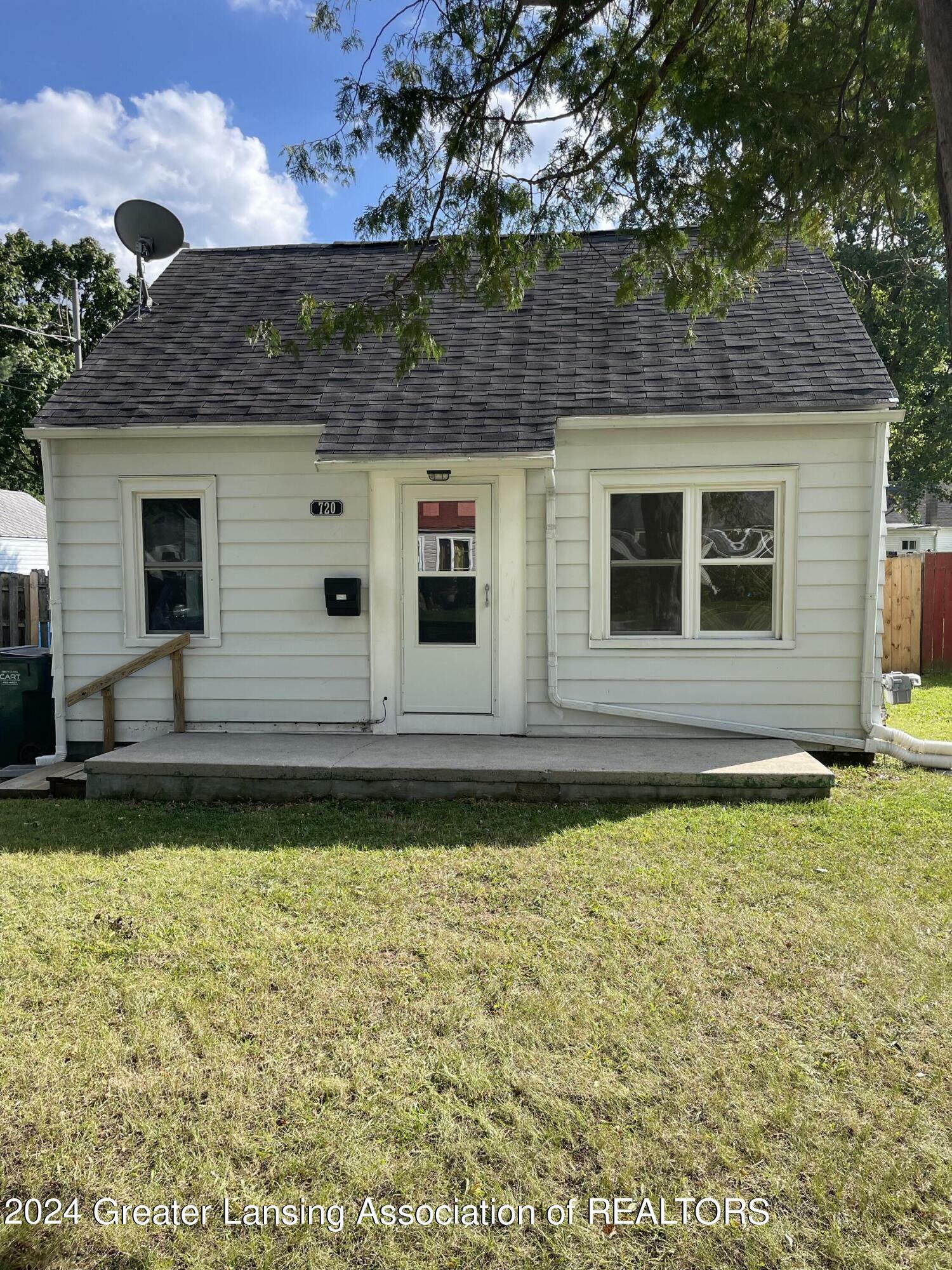 Property Photo:  720 Glendale Avenue  MI 48910 