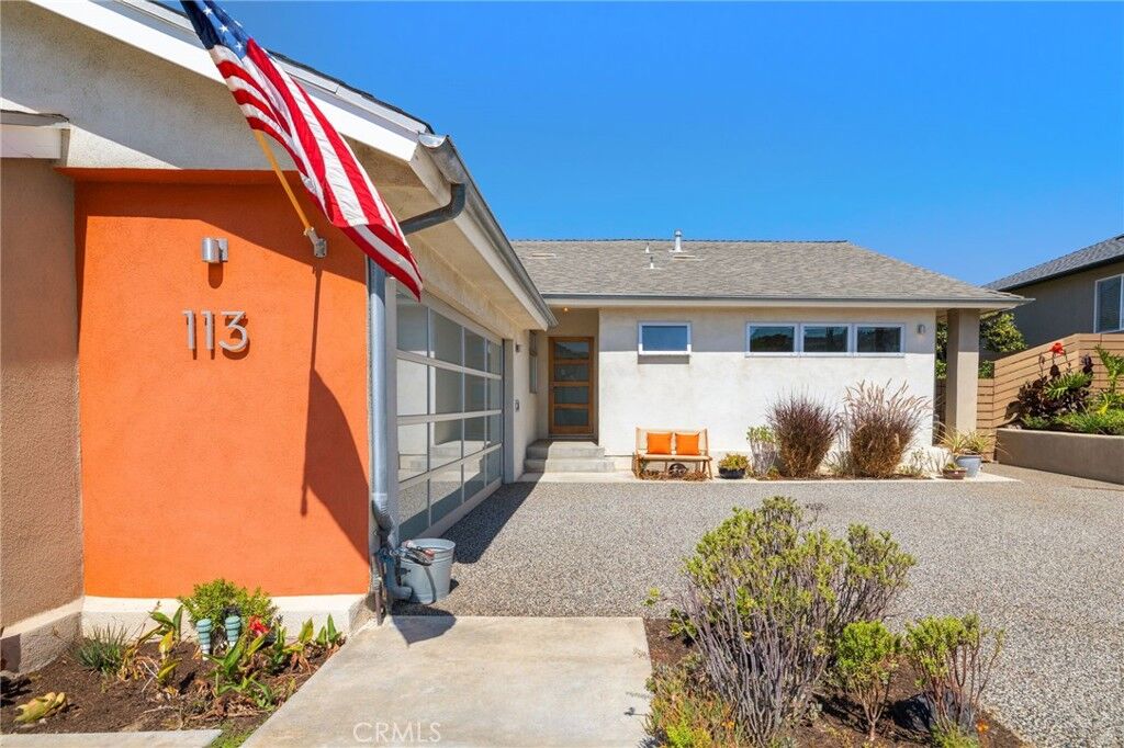 Property Photo: 113 Paseo De Suenos CA 90277