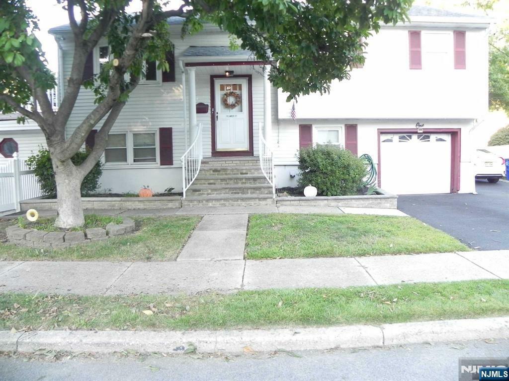 Property Photo:  1 Lamker Court  NJ 07643 