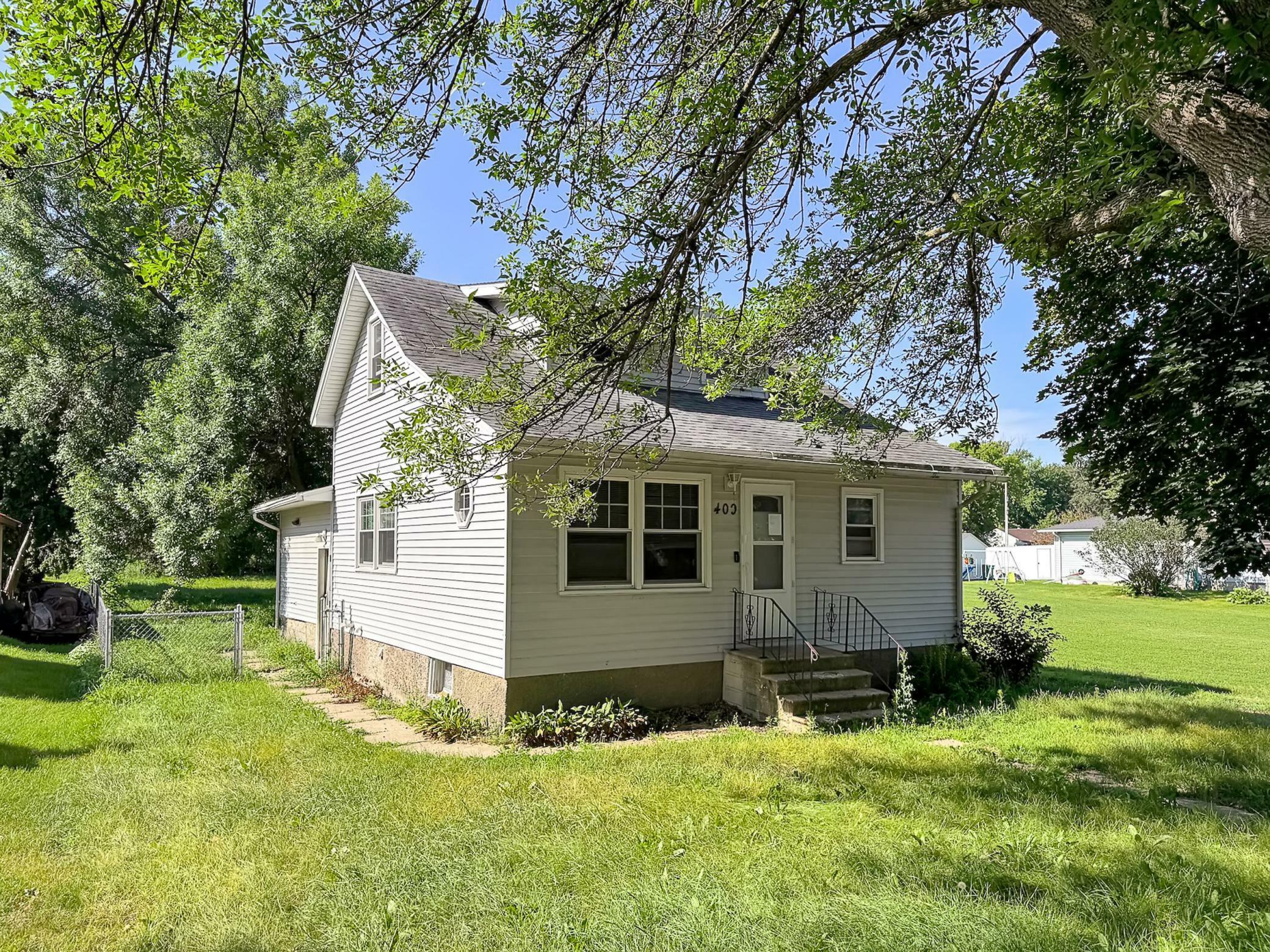 Property Photo:  409 W 1st Street  MN 56048 