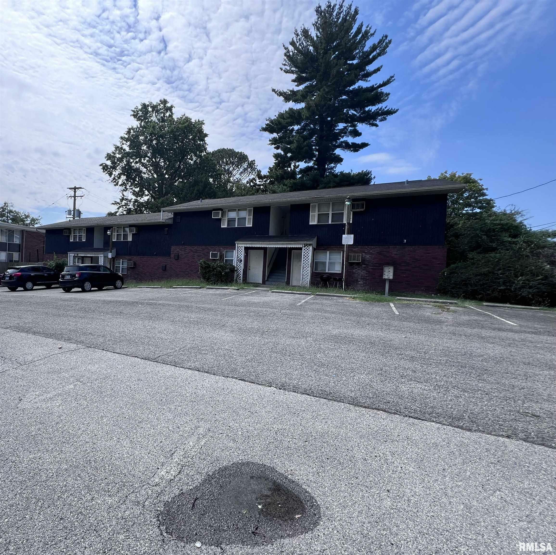 Property Photo: 605 W College Street 607, 609 IL 62901
