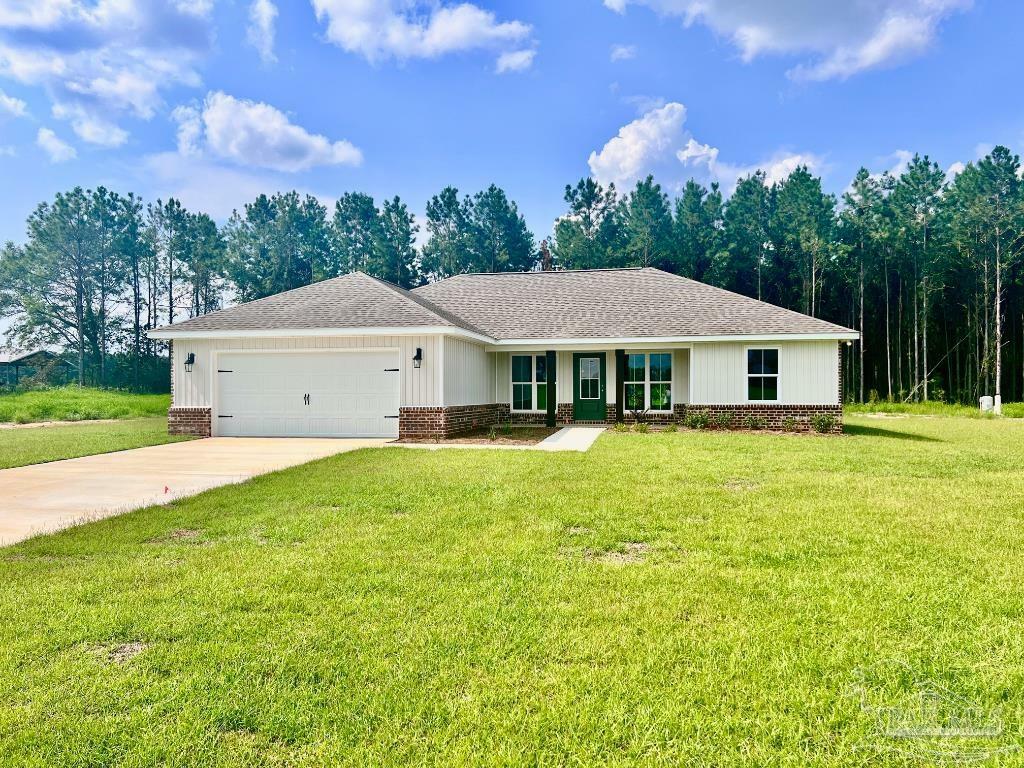 Property Photo: 4324 Russell Elliott Rd FL 32565