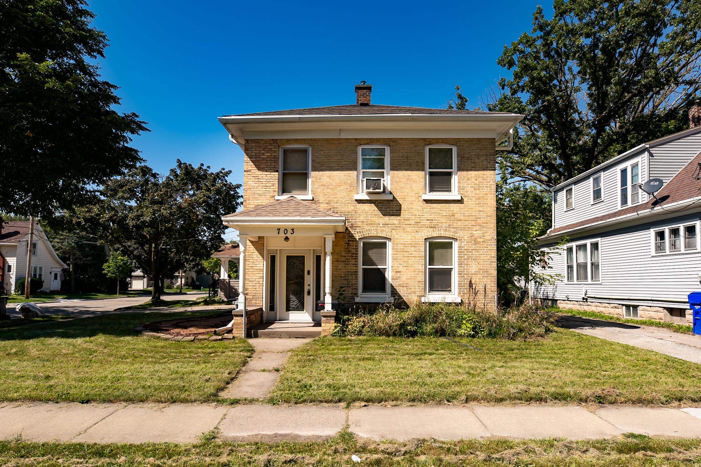 Property Photo:  703 Superior Street  WI 54911-4529 