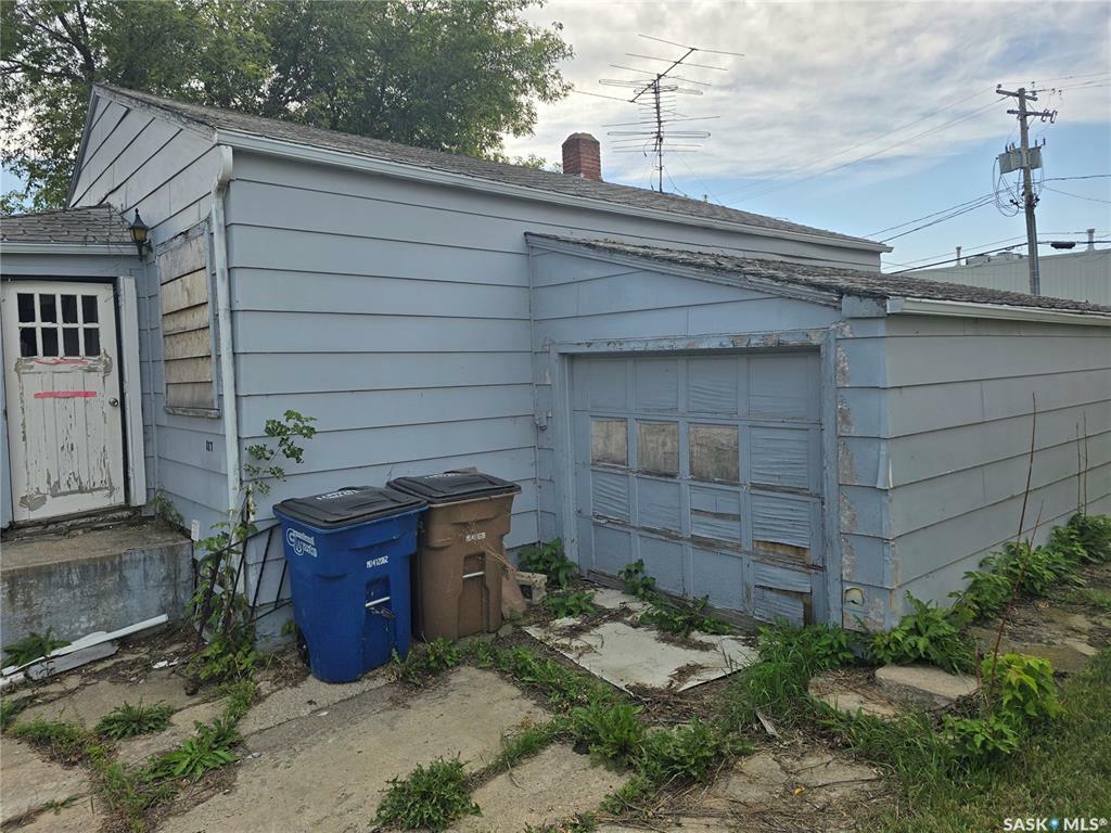 Property Photo:  117 1st Street NE  SK S0A 4J0 