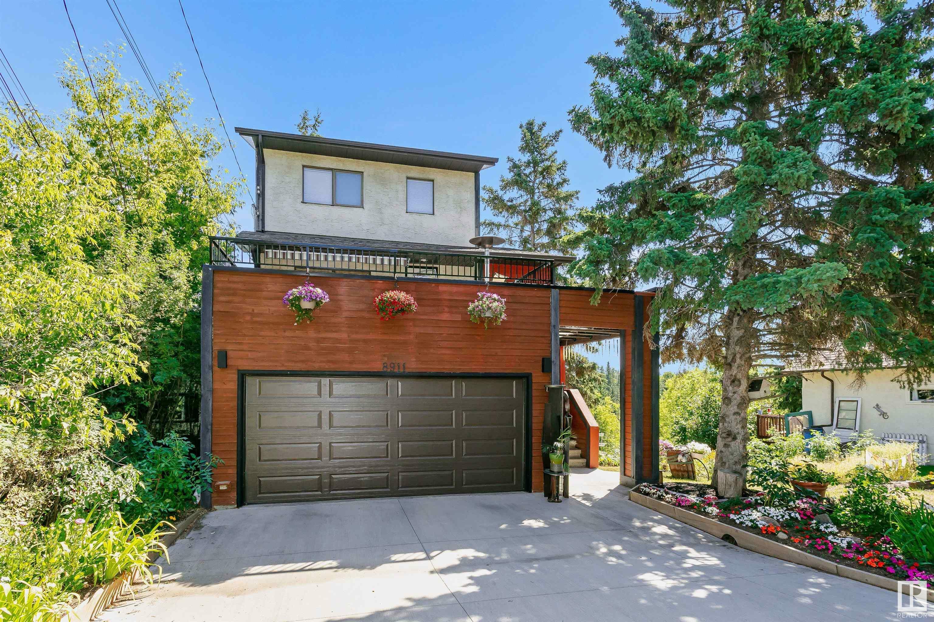 Property Photo:  8911 97 Street NW  AB T6E 4X9 