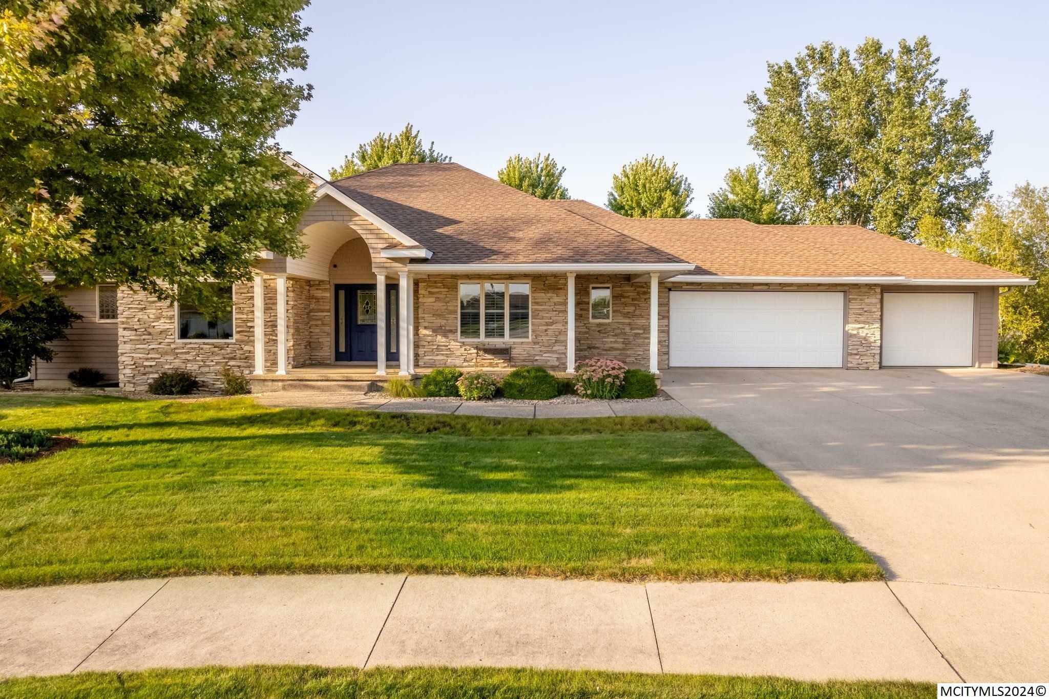 Property Photo:  5 Creekside Ct  IA 50401 