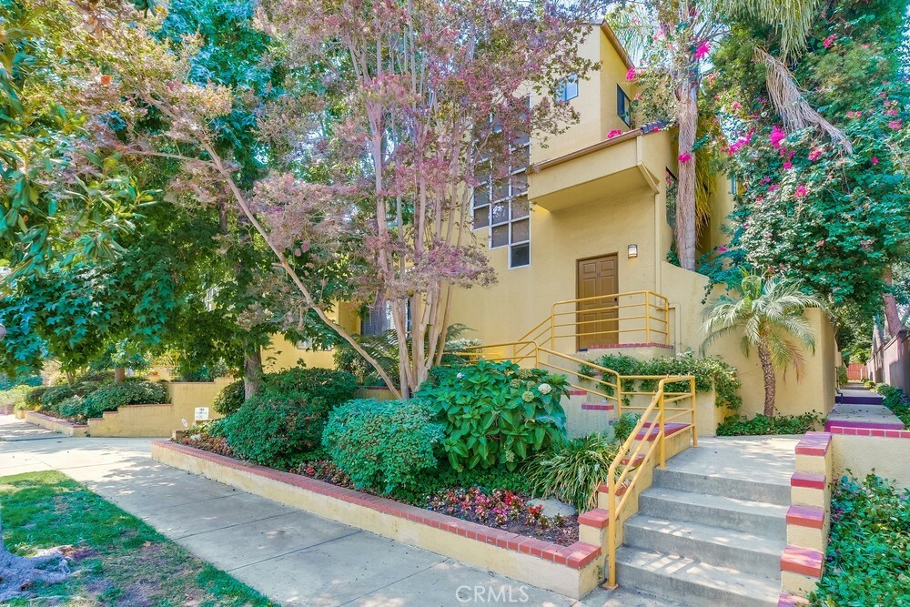 Property Photo:  795 Magnolia Avenue 14  CA 91106 